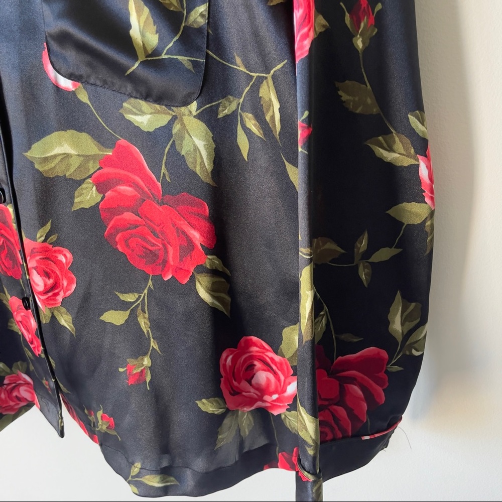 Morgan Taylor Black & Red Floral Long Sleeve Satin Like Pajama Set Size L EUC - Picture 4 of 8